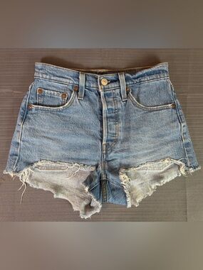 Levi’s 501 Original Button Fly Cutoff Denim Shorts Light Wash Women’s W24